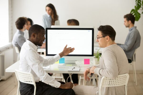 Emplyoyees inside in the meeting room, Citrix Virtual Apps and Desktops training