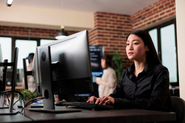 A woman working at her computer, Citrix Virtual Apps