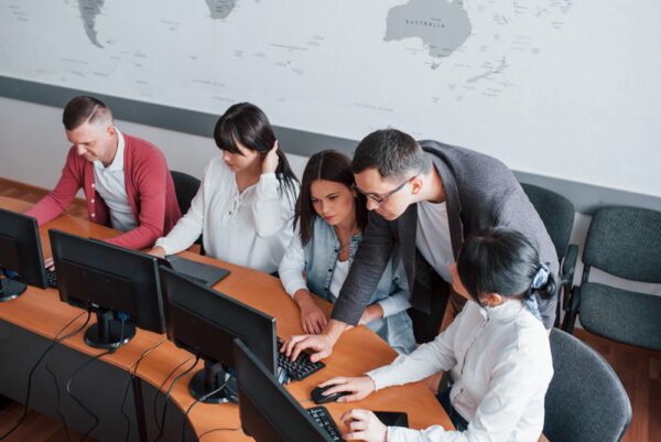 A group of colleague looking at the computer, NetScaler gateway training
 